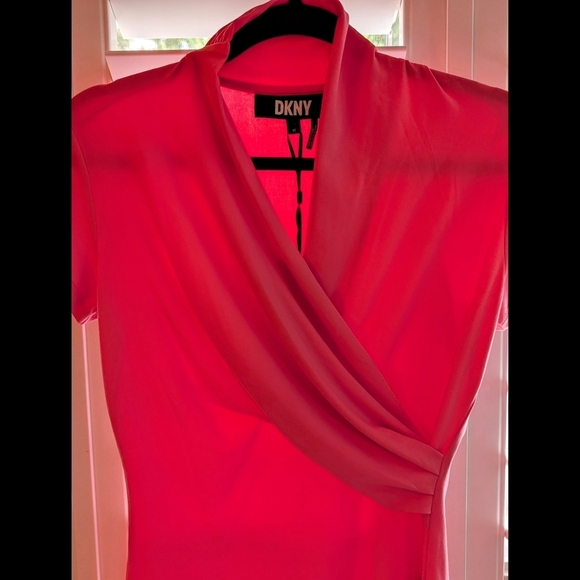 DKNY Short Sleeve Side Ruche Top NWT - Picture 4 of 9